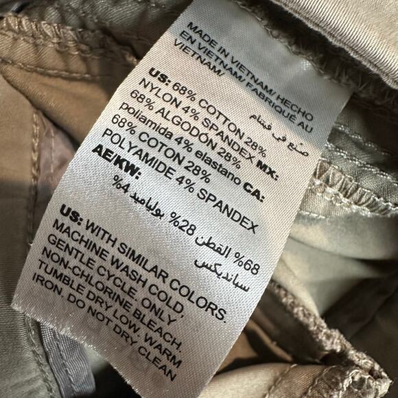 Chico's Secret Stretch Luxe Utility Convertible Crop to Ankle Pant Green 3/16/XL - Picture 5 of 12